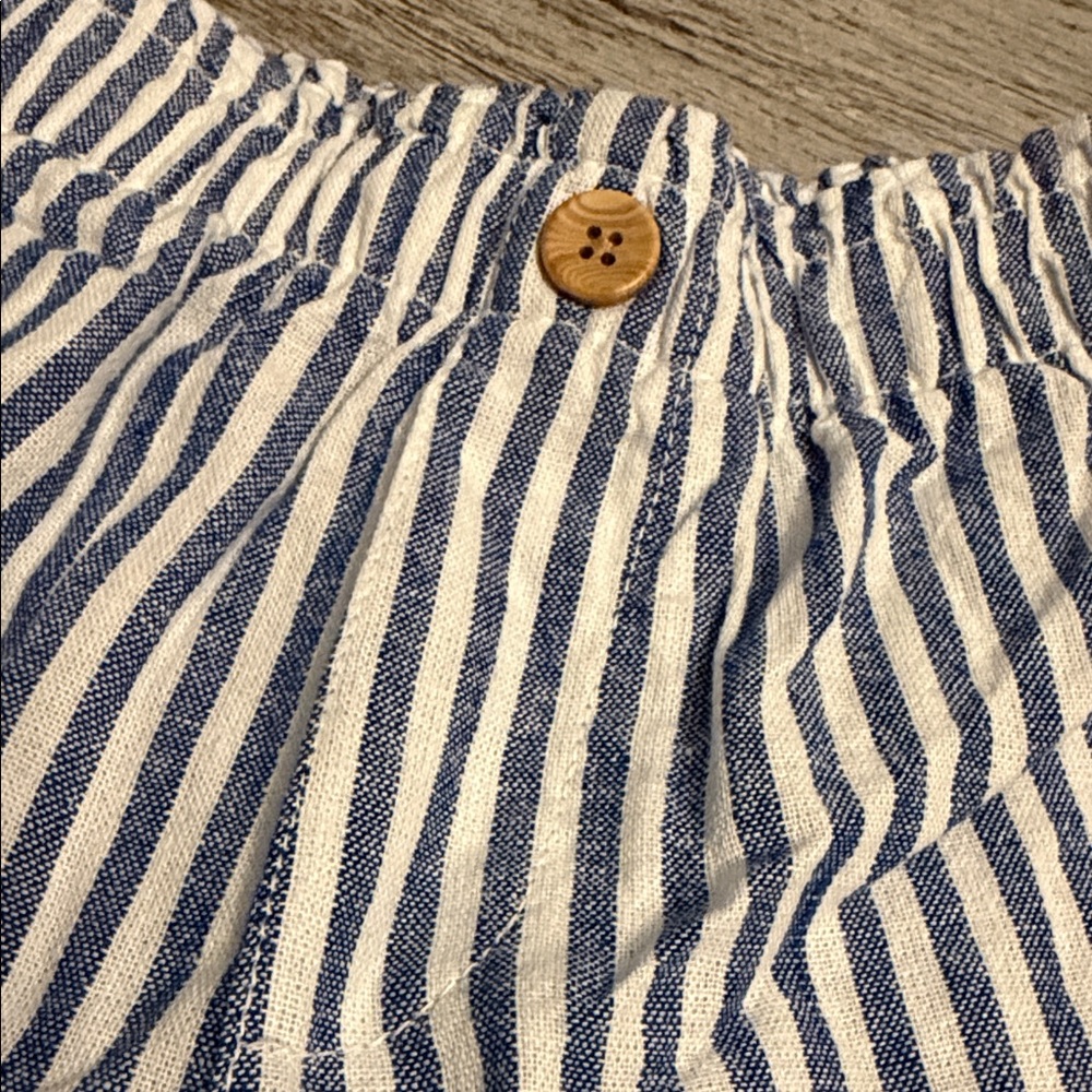 Old Navy Blue and White Striped Girl’s Shorts 10/12 - Picture 2 of 4